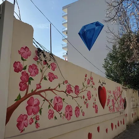 Esi's * تيرانا